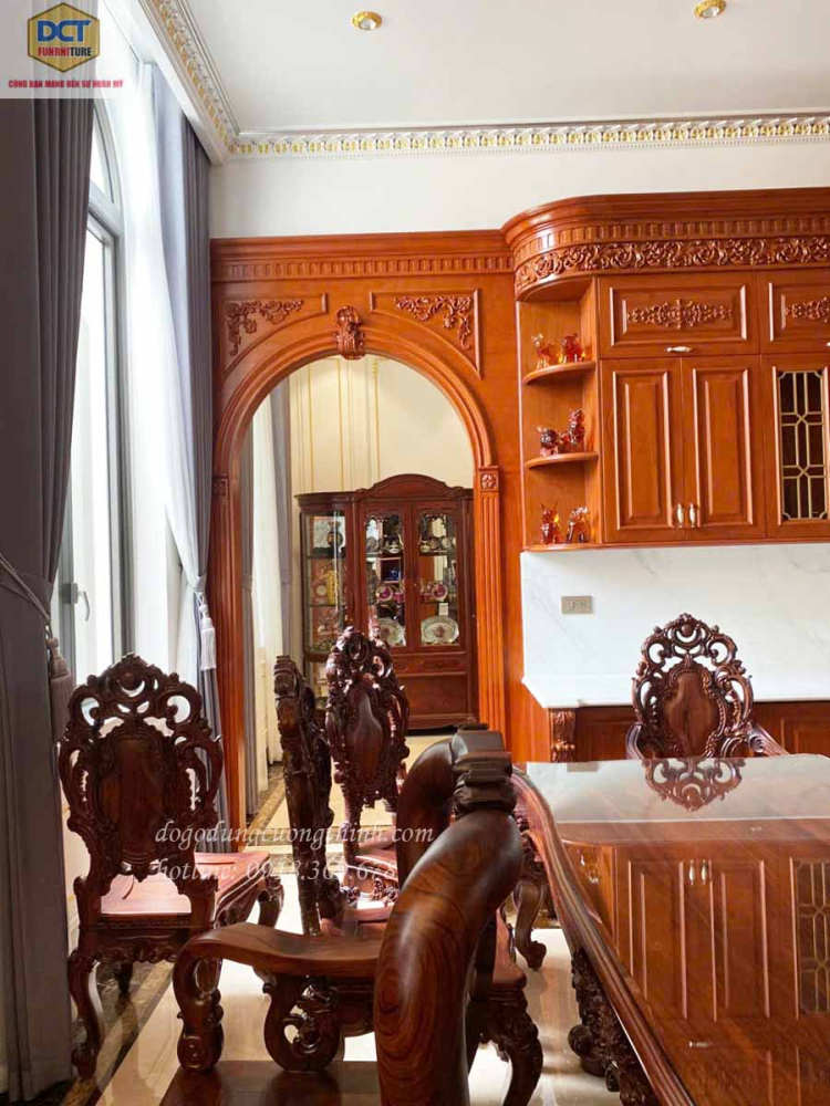 Mẫu tủ bếp cổ điển đẳng cấp gỗ gõ đỏ TB54